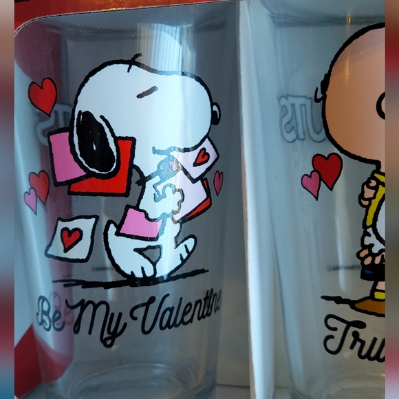 Peanuts Valentine’s Day Pint Glasses Set of 4 - Picture 2 of 5